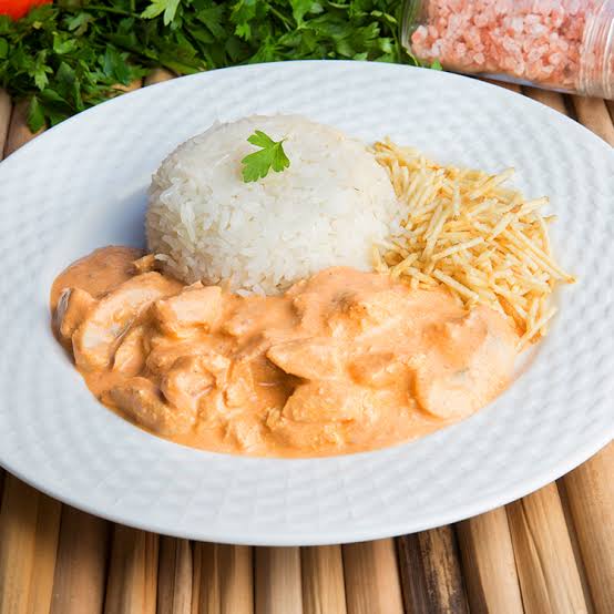 COMPLETA STROGONOFF DE CARNE (P -R$20,00)