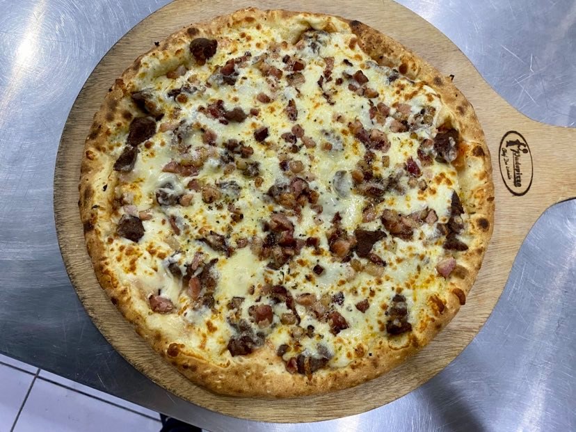 PIZZA GRANDE SALGADA 8 PEDAÇOS