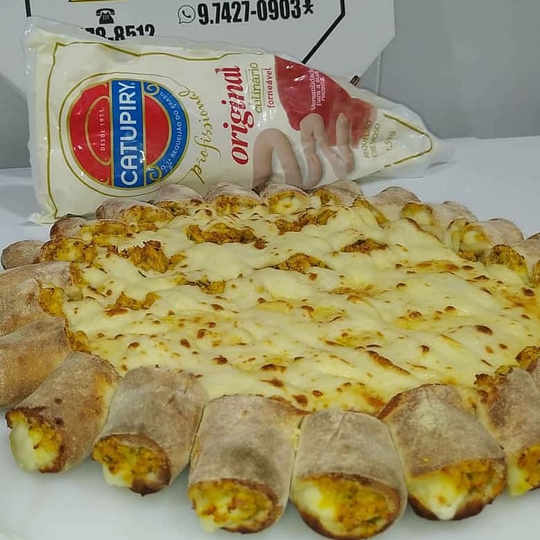 Pizza com borda pãozinho