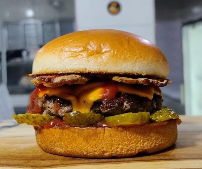PB-Elite Burger + 01 Batata P + 01 Refrigerante 220m