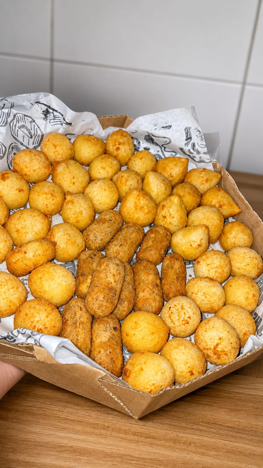 50 Salgadinhos Sortidos + Guarana Antartica 1Litro