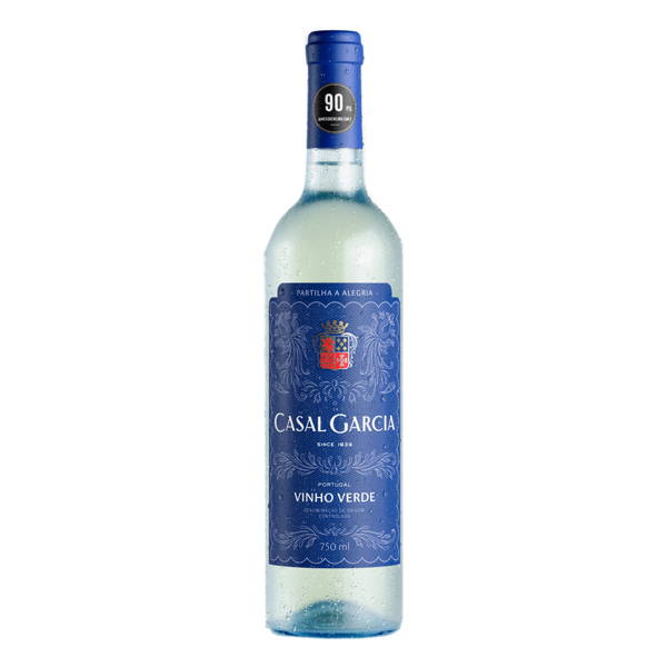 Vinho: Vinho Português Casal Garcia Branco Verde 750ml - O Vinho Casal Garcia, é ideal para quem aprecia o melhor de uma bebida. Um verdadeiro e nobre exemplar que vem conquistando apreciadores no mundo.Desenvolvido por uma renomada vinícola de Portugal, especialista mundial em vinhos verdes, apr