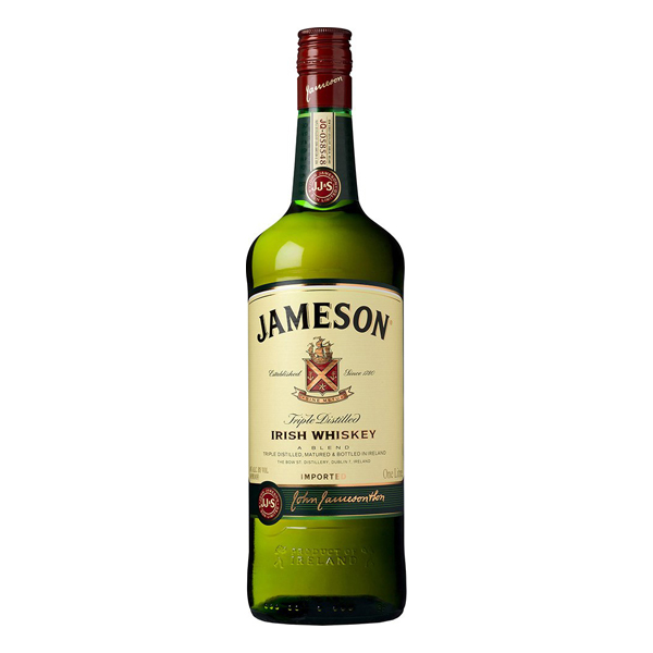 Whisky: Whisky Irlandês Jameson 1L - O Jameson Whiskey é uma mistura de cevada malteada e não malteada que é destilada três vezes, garantindo versatilidade e suavidade - podendo ser tomado puro, com gelo, com chá gelado de pêssego e limão ou em drinks. Possui um equilíbrio per