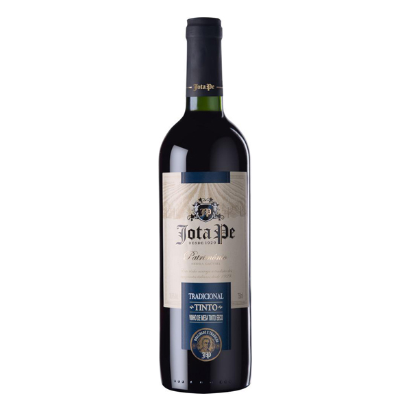 Vinhos (Garrafa de Vidro): Vinho Nacional Jota Pe Tinto Seco 750ml - Jota Pe Tradicional Tinto Seco é um vinho brasileiro produzido na região da Serra Gaúcha pela Vinícola Casa Perini.Elaborado pela variedade de uva Bordô, o Jota Pe Tradicional Tinto Seco possui em seu visual uma coloração vermelho grená, ar