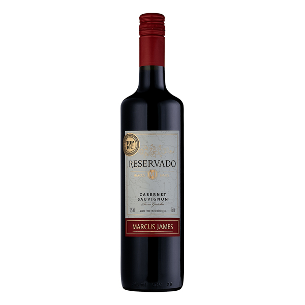Adega: Vinho Marcus James - Cabernet Sauvignon Tinto 750ml - O Marcus James Cabernet Sauvignon se destaca pelo seu corpo e maciez ao paladar. De coloração rubi, tem aromas frutados, com toque maduro. Em boca, tem boa persistência. Acompanha principalmente carnes vermelhas, como picanha grelhada.