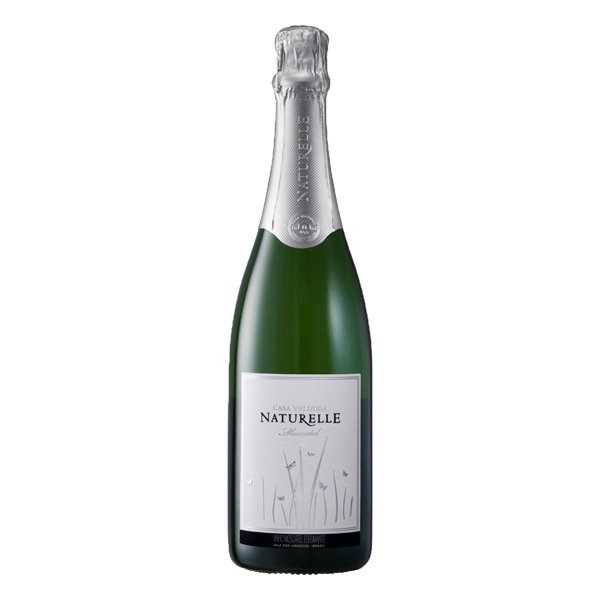 Espumantes: Espumante Casa Valduga 130 Naturelle Moscatel 750ml - Elaborado com castas finas e rígida seleção de uvas, Naturelle é o perfeito equilíbrio entre a leveza e o paladar adocicado. Delicadamente doce, este espumante apresenta perlage fina e constante. A elegância é traduzida através dos aromas i
