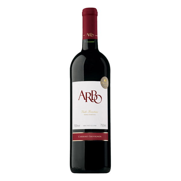 Vinhos (Garrafa de Vidro): Vinho Nacional Arbo Cabernet Sauvignon 750ml - Vinho tinto elaborado com a variedade Cabernet Sauvignon. É jovem e equilibrado. Vinho idealizado para ser consumido ainda jovem, sem compromisso com o envelhecimento. Sua coloração vermelho-rubi e seu aroma frutado denotam o vigor do seu p