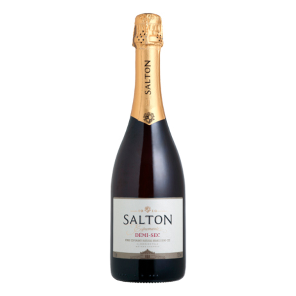 Espumantes: Espumante Salton Demi Sec 750ml - O Salton Espumante é elaborado com suco de uva extraído em prensas pneumáticas a baixa pressão e após sua clarificação, o mostro é fermentado a baixa temperatura com leveduras selecionadas. A toma de espuma é feita por processo refermentado