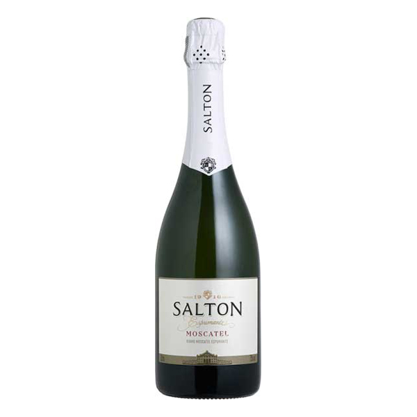 ESPUMANTES: Espumante Salton Moscatel 750ml - Salton Espumante é elaborado com suco de uva extraído em prensas pneumáticas a baixa pressão e após sua clarificação, o mostro é fermentado a baixa temperatura com leveduras selecionadas. A toma de espuma é feita por processo refermentado e