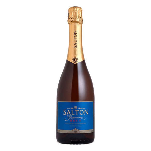 ESPUMANTES: Espumante Salton Brut 750ml - O Salton Espumante é elaborado com suco de uva extraído em prensas pneumáticas a baixa pressão e após sua clarificação, o mostro é fermentado a baixa temperatura com leveduras selecionadas. A toma de espuma é feita por processo refermentado
