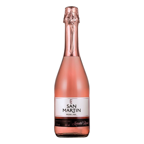 Espumantes: Espumante Nacional San Martin Moscatel Rosé 660ml - Aos vinhos San Martin, foi dado este nome, como forma de homenagear as nossas raízes. Este é o nome da capela, que fica exatamente na localização onde iniciou a trajetória de sucesso da nossa Família. A mesma capela continua por lá, desde 1