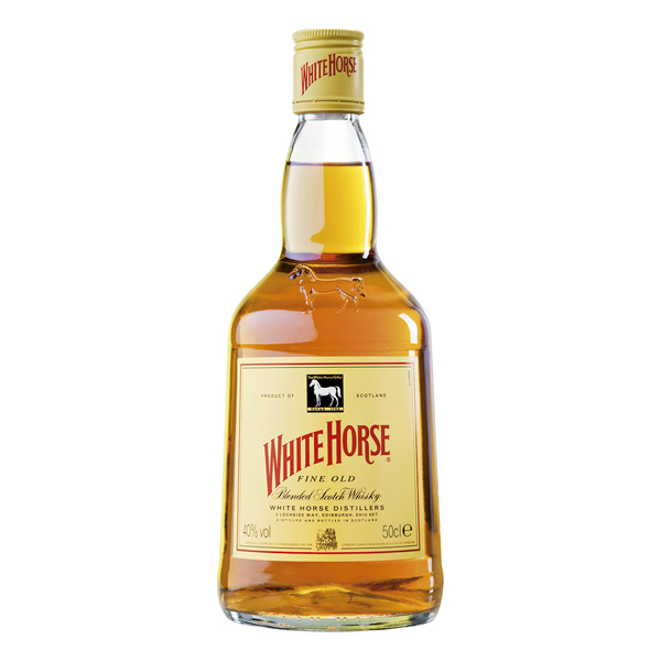Whisky: Whisky Escocês White Horse 8 Anos 500ml - White Horse é composto por mais de 35 maltes, uma das mais elevadas proporções de maltes nos scotch whiskies. Assim como Logan, também desenvolvido por Peter Mackie, seus principais maltes são Lagavulim, Glen Elgin e Craigellachie. White Ho