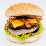 Hambúrguer: 09-Gran Burguer - Hambúrguer Grande (Ingredientes: Bacon Fatiado, Cebola, Cheddar, Hambúrguer Artesanal, Molho Barbecue, Molho Supremo, Pão, Presunto Defumado, Tomate)