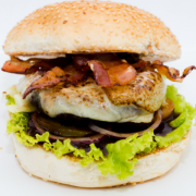 Hambúrguer: 04-Bacon Burguer - Hambúrguer Grande (Ingredientes: Cebola, Duplo Bacon Fatiado, Hambúrguer Artesanal, Molho Barbecue, Molho Supremo, Mozarela, Pão, Tomate)