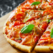 Premium: *NOVIDADE* Peito De Peru Com Geleia De Damasco - Pizza (Ingredientes: Azeitonas, Cream Cheese, Geleia De Damasco, Molho de tomate artesanal, Mussarela, Orégano, Peito de Peru, Queijo brie)