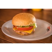 Hambúrguer: Brasa Burguer Chicken - Hambúrguer (Ingredientes: Alface americana, Cheddar, Hambúrguer artesanal de frango (150g), Maionese artesanal, Pão crocante, Tomate)