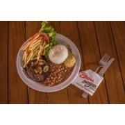 Executivo Brasa Burguer: Carne Bovina ao Molho Madeira - Executivo na Brasa (Ingredientes: Alface, Arroz, Carne bovina grelhada na brasa em forma de hambúrguer de 150g ao molho madeira, Farofa, Feijão, Fritas, Tomate)