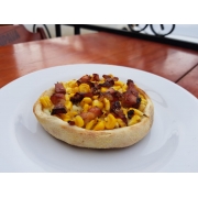 Lançamento: Esfiha Corn&Bacon L - Esfiha de queijo, milho, bacon e orégano
