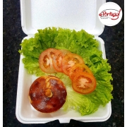 Refeições: Torta de Frango + Salada Cód-7075 - Torta (Ingredientes: Combo de torta de frango acompanhada de salada de alface e tomate)