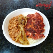Refeições: Marmita Média: Calabresa Acebolada Cód-7082 - Média (Ingredientes: Marmita média de Linguiça Calabresa Acebolada frita na chapa acompanhada de Arroz branco E Feijão carioca)