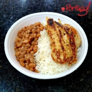 Refeições: Marmita Média: Filé de Frango Cód-7083 - Média (Ingredientes: Marmita Média de Filé de Frango Filetado acompanhado de Arroz branco e Feijão carioca)