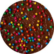 Doces: Confeti - Pizza Família (Ingredientes: Chocolate ao Leite, Confeti Colorido)