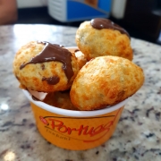 Pães: Mini Pão Queijo Rech Creme Avelã - 6 UND Cód-3872 - PÃES (Ingredientes: Pacote com 06 unidades de Mini Pão de Queijo recheado com Creme de Avelã)