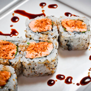 Uramakis: Uramaki Salmão Grelhado 8 uni - Salmão Grelhado, Cream Cheese, Cebolinha e Gergelim