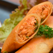 Harumaki: Harumaki de Salmão grande 3 unidades - Prato Quente (Ingredientes: Salmão, Cream Cheese e Cebolinha)