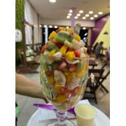 Sobremesas: Salada de frutas c/ leite condensado 500ml - Sobremesas (Ingredientes: Banana, abacaxi, manga, kiwi, morango, pêssego e leite condensado)