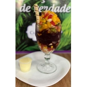 Sobremesas: Salada de frutas c/ açaí c/ mel - Sobremesas (Ingredientes: Banana, abacaxi, manga, kiwi, morango, pêssego c/ mel)