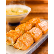 Robata: Robata de salmão - Prato Quente (Ingredientes: robata de salmão)