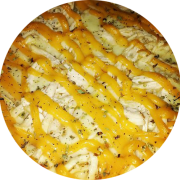 Salgadas: Frango com cheddar - Pizza Grande (Ingredientes: Cheddar, Frango Desfiado, Molho, Mussarela, Orégano)
