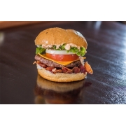 Hambúrguer: Brasa Bacon - Hambúrguer (Ingredientes: Alface americana, Bacon, Cebola grelhada, Cheddar, Hambúrguer artesanal de carne (150g), Maionese artesanal, Pão crocante, Tomate)