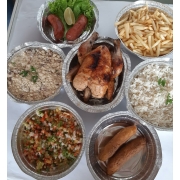 Frango: -Frango na brasa a gaúcha - Frango P/ 2 Pessoas (Ingredientes: Arroz, Banana, Farofa, Fritas, Linguiça, Molho a campanha)
