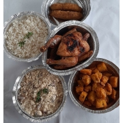 Frango: Frango a moda da casa - Frango P/ 2 Pessoas (Ingredientes: Arroz, Farofa, Molho, Polenta)