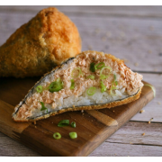 Temakis: Temaki Roll 150 gramas - Alga, Arroz, Salmão , Cebolinha, Cream Cheese, Empanado e Frito
