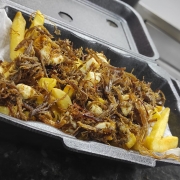 Batata Fritas: Batata Carne do Sol e queijo Coalho - Com molho especial