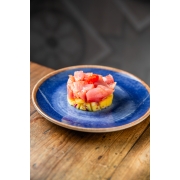 Tartares: Tartar Atum - Tartar de Atum Ao Molho De Ostra, Hondashi, Óleo De Gergelim, Sobre Cama de Manga e Cebola Roxa, Finalizado C/ Ovas de Capelim. Acompanha Crocante De Batata Doce.