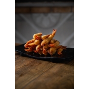 Entradas Quentes: Camarão Frito (300g) - Camarões Empanados na Farinha Panko. Acompanha Molho Picante