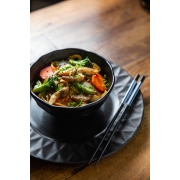 Yakissobas: Yakissoba Vegetariano - Yakissoba (Ingredientes: Cebolinha, Finalizado Com Óleo de Gergelim, Gergelim, Macarrão Oriental Servido Com Shimeji Salteado na Manteiga, Vegetais)