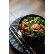 Yakissobas: Yakissoba Carne - Yakissoba (Ingredientes: Cebolinha, Finalizado Com Óleo de Gergelim, Gergelim, Macarrão Oriental Servido Com Iscas de Filet Mignon, Vegetais)