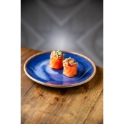 Joes: Joe Salmeji - Bolinho de Arroz Envolto em Lâminas de Salmão, Finalizado C/ Tartar de Salmão e Shimeji Puxado no Shoyu e na Manteiga