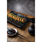 Hot Rolls: Fuji Roll - Uramaki de Salmão e Cream Cheese, Empanado na Farinha Panko, Finalizado C/ Molho Tarê, Gergelim e Cebolinha