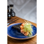 Temakis: Temaki Casan - Temaki (Ingredientes: Cream Cheese, Crispy de AlhoPoró, Molho de Ostra, Salmão Maçaricado)