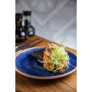 Temakis: Temaki Temaikin - Temaki (Ingredientes: Camarão Empanado na Farinha Panko, Cream Cheese, Crispy de AlhoPoró, Molho Tarê, Pimenta Sriracha, Salmão)
