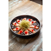 Sashimis do Chef (10 un): Sashimi do Chef 1 - 10 Cortes de Salmão C/ Molho de Ostra, Ovas de Capelim, Raspas de Limão Siciliano e Crispy de Alho Poró