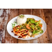 Grelhados: Filet de Frango Teriyaki - Arroz Japonês, Legumes Salteados na Manteiga e Shoyu