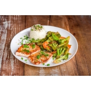 Grelhados: Filet de Atum a Moda Oriental - Arroz Japonês, Legumes Salteados na Manteiga e Shoyu