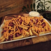 Petiscos: Batata Frita com Bacon e Cheddar - Tamanho G (Ingredientes: Bacon, Batata Frita, Cheddar)